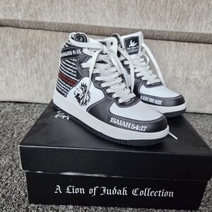 Men’s High-Top Sneakers - Black & White